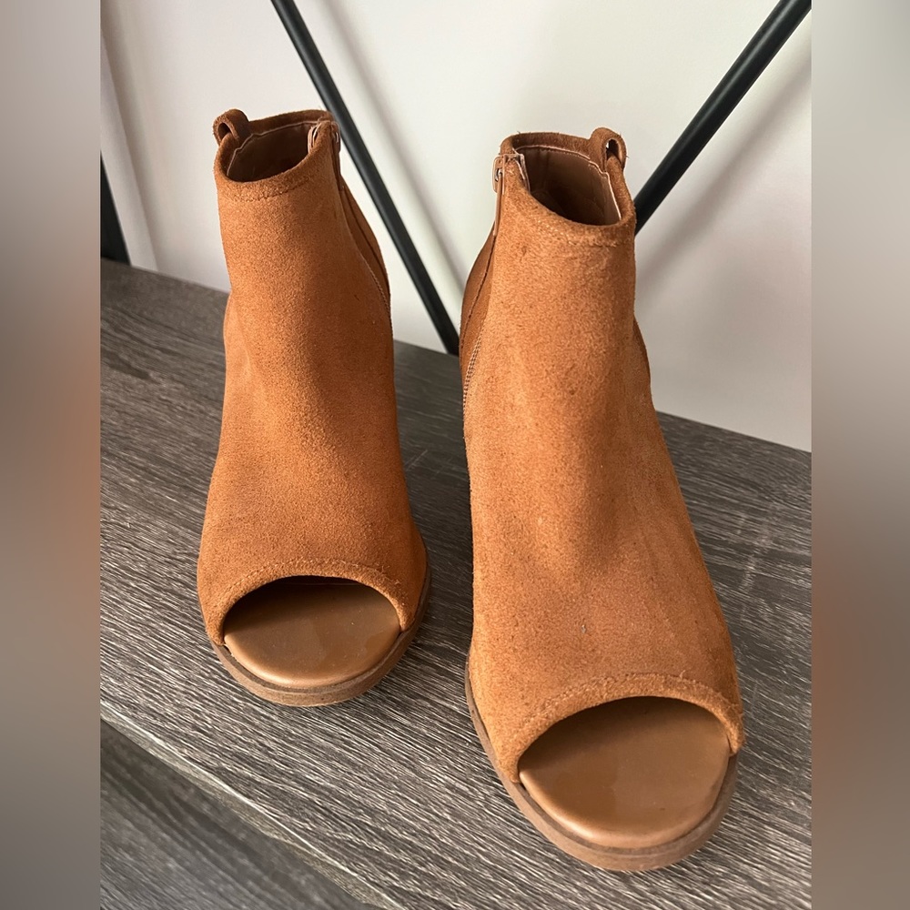 Also brown suede booties
